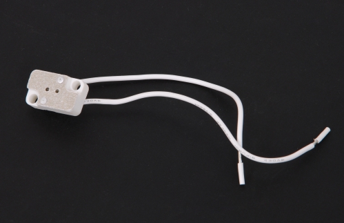 Lamp holder for halogen bulb type MR16